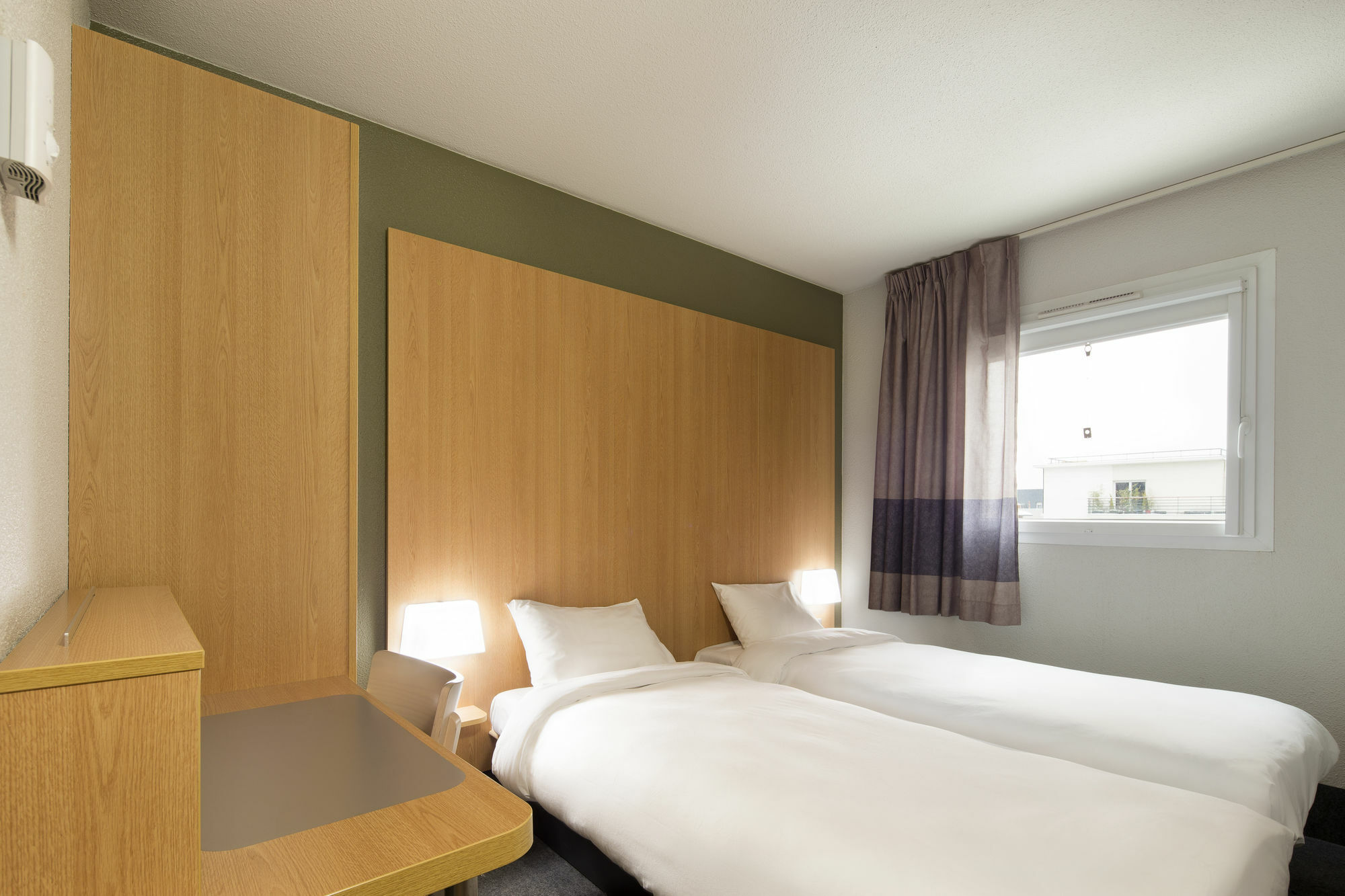 B&B Hotel เอเวรอ ภายนอก รูปภาพ